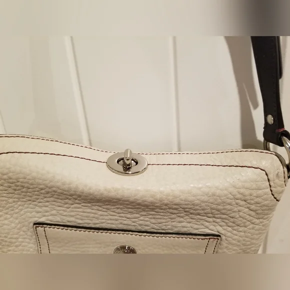 Coach Pebble Leather Chelsea - Picture 3 of 9